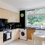 4-Bedroom Villa In Marble Arch