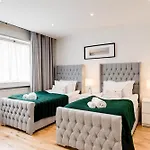 4-Bedroom Villa In Marble Arch