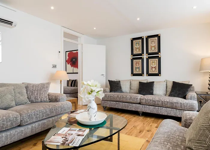 4-Bedroom Villa In Marble Arch